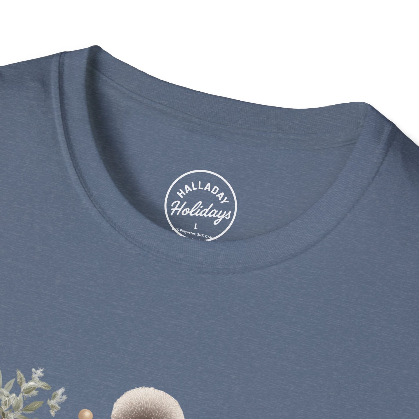 Highland Cow Holiday T-Shirt, Cute Christmas Tee, Festive Cow Shirt, Funny Winter Top, Gift for Animal Lovers